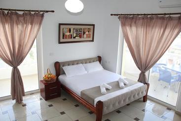 هتل Relax Apartments Ksamil