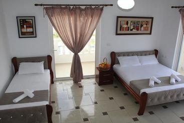هتل Relax Apartments Ksamil