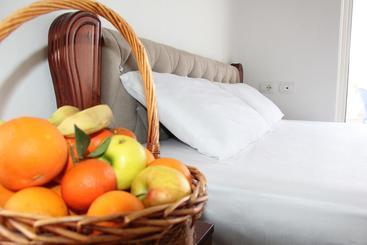هتل Relax Apartments Ksamil