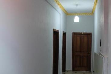 هتل Relax Apartments Ksamil