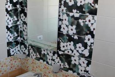 هتل Relax Apartments Ksamil