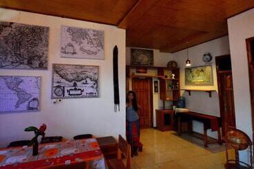 تختخواب و صبحانه World Bnb