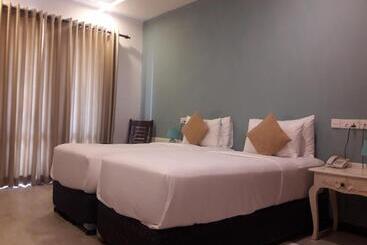 בית מלון כפרי Salt Mirissa