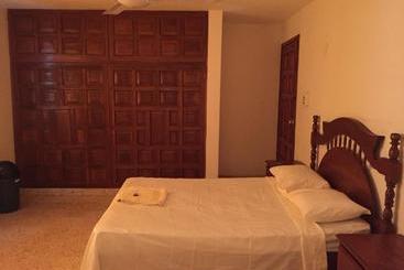 הוסטל Hostal Kin Beh