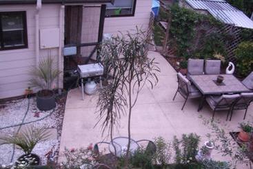 تختخواب و صبحانه Annie's Bnb At 7c