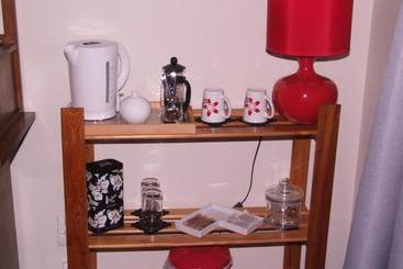 تختخواب و صبحانه Annie's Bnb At 7c