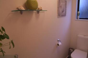 تختخواب و صبحانه Annie's Bnb At 7c