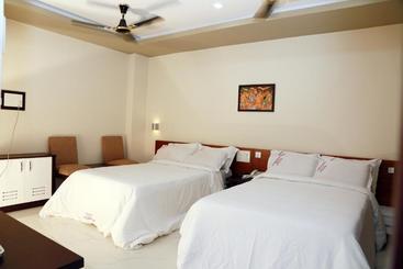 هتل Anandkrishna Residency
