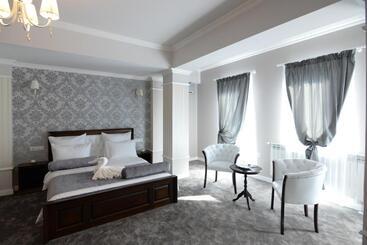 Отель The Classic