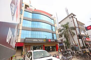 Oyo 3697 Hotel Rivieraa