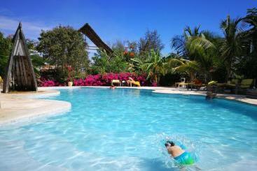 هتل Breeze Residence Apartments