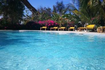 هتل Breeze Residence Apartments