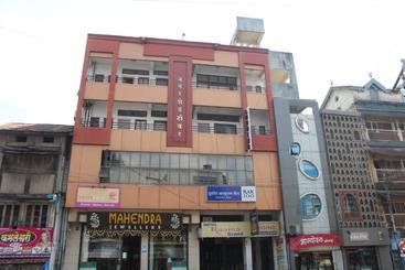 호텔 Raama Grand