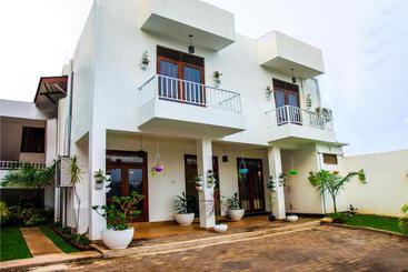 هتل Rohini Residence