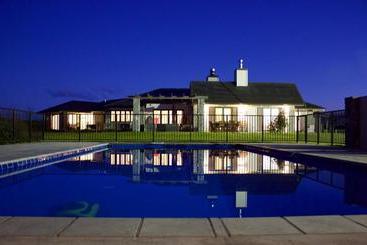 استراحتگاه Kalldeen Luxury Accommodation