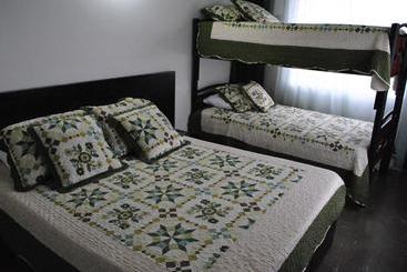 تختخواب و صبحانه Hostal Familiar La Alborada