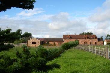 تختخواب و صبحانه The Stables At The Vale