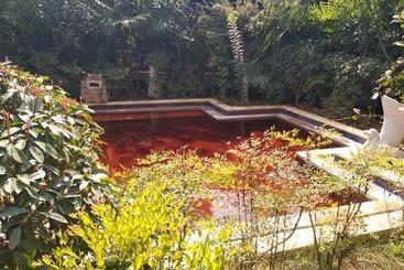 هتل Chinese Yew Lake