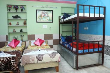 هتل Spot On 41885 Royal Heritage Guest House