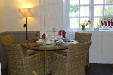 בית מלון כפרי Cann Office