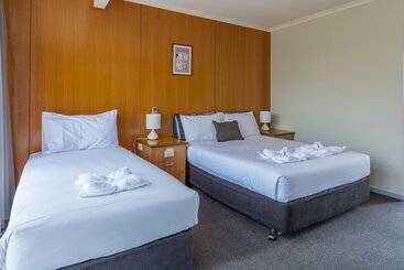 בית מלון כפרי Merimbula Lakeview