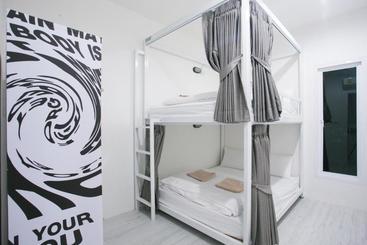 The Street Hostel Koh Lipe