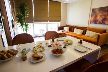 Maxuite Hotel In Home