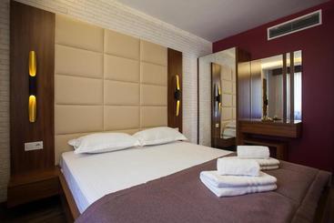 Maxuite Hotel In Home