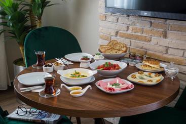 Maxuite Hotel In Home