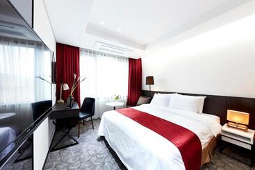 Hotel Ramada By Wyndham Yongin