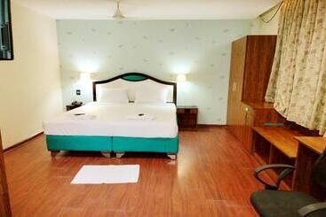 فندق White And Black