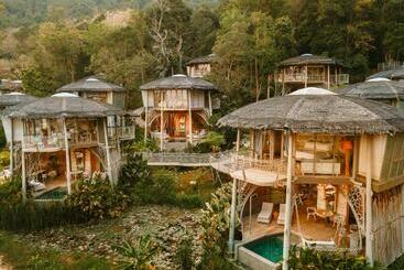 리조트 Treehouse Villas Adults Only