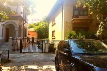 تختخواب و صبحانه Mpoint Motel