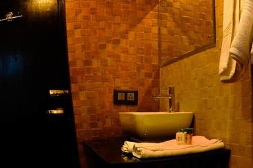 בית מלון כפרי Capital O 6645  Sapphire