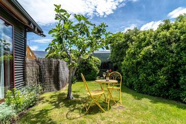تختخواب و صبحانه Cosy Contemporary Hideaway