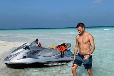 تختخواب و صبحانه Iru Maldives