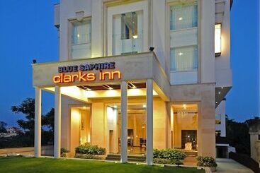 בית מלון כפרי Blue Saphire Countryside Haldwani