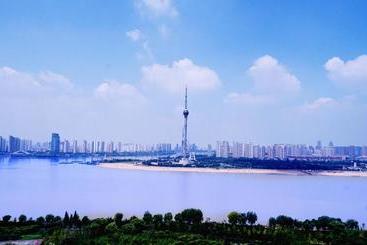 هتل Howard Johnson Xiangyu Plaza Linyi