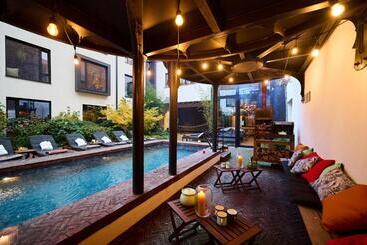 Hotel Latroupe Jardin Secret