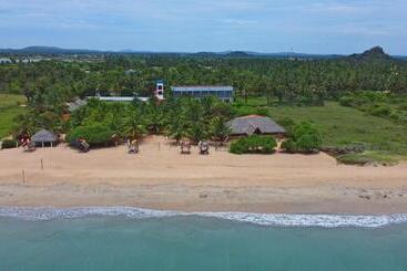 בית מלון כפרי Nn Beach Resort & Spa