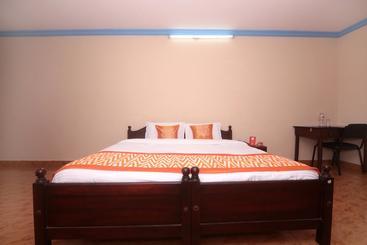 ホテル Oyo 6711 Geojo Residency