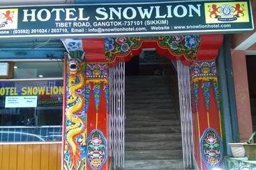 هتل Collection O 6932 Make Holiday Snow Lion