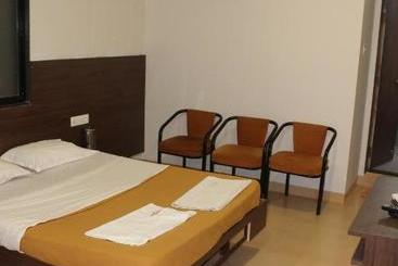 בית מלון כפרי Suvarn Mandir