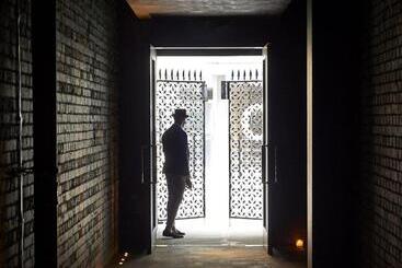 Отель The Mandrake