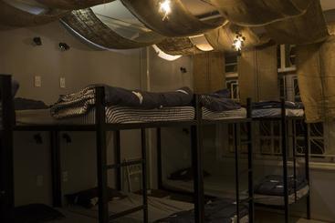 هاستل Khach San Lake View