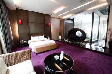 Her Home Spa Motel Chiayi