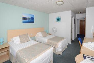 酒店 Sandown Park Lodge