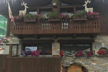 민박 Chalet Matterhorn Francois Central Ski Chalet With Spa And Breakfast, 100mt Lift