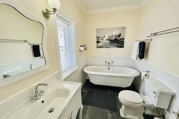 مبيت وإفطار Sunny Cove Manor