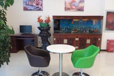 هتل Greentree Inn Qinhuangdao Railway Station Square Express